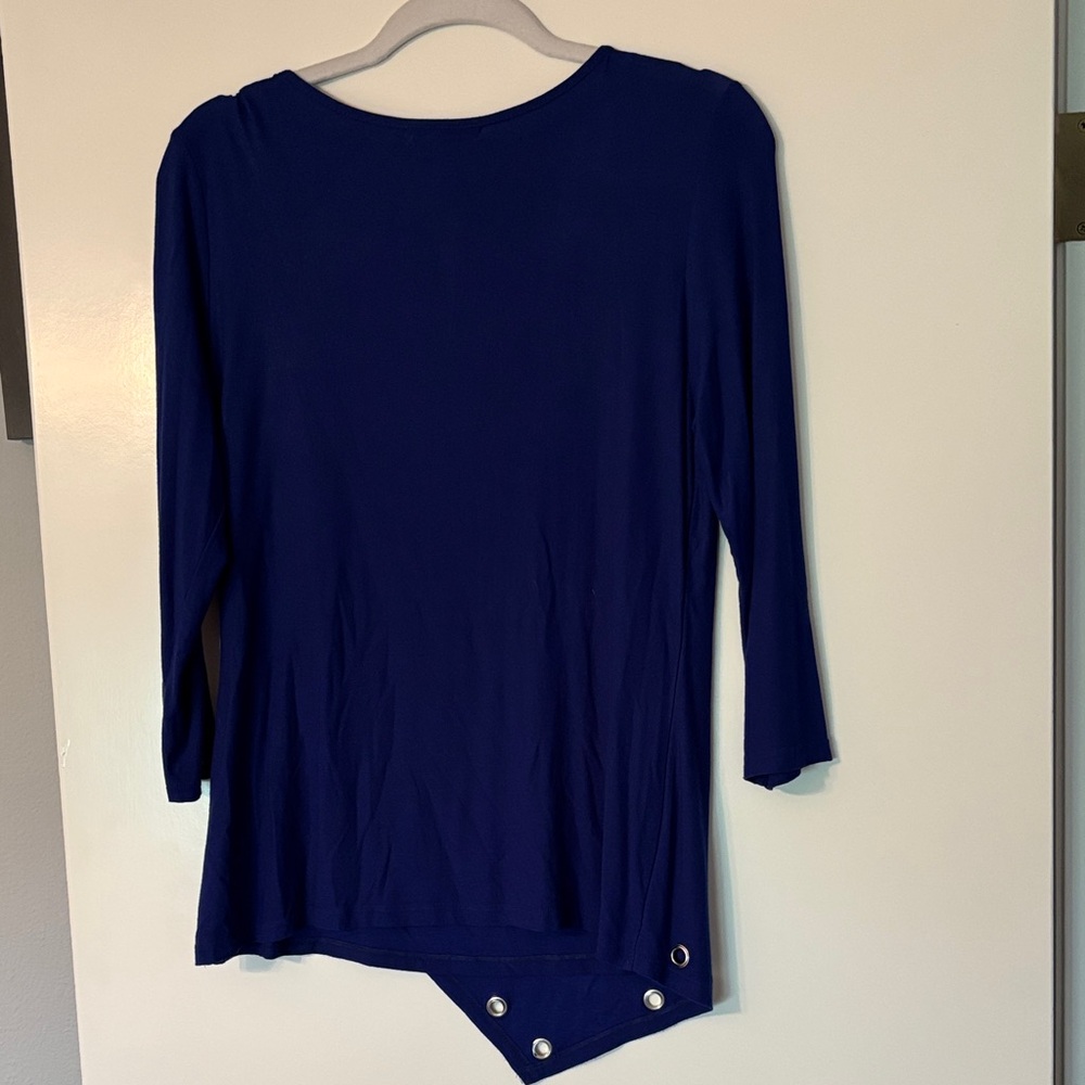 Bellini Blue Top with Grommet Detail, 3/4 Sleeve Asymmetric Hem size M - Picture 8 of 9